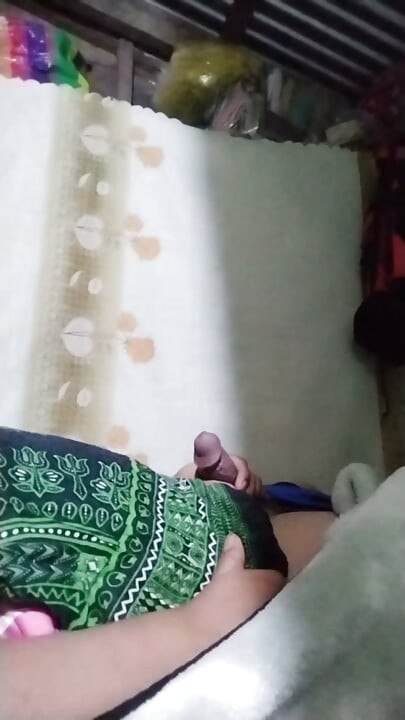 他们在隔壁打呼噜，我在打飞机。