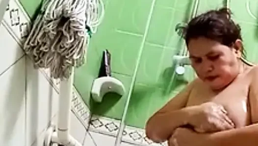 Assy want to taking a bath .she wants yo see my dick
