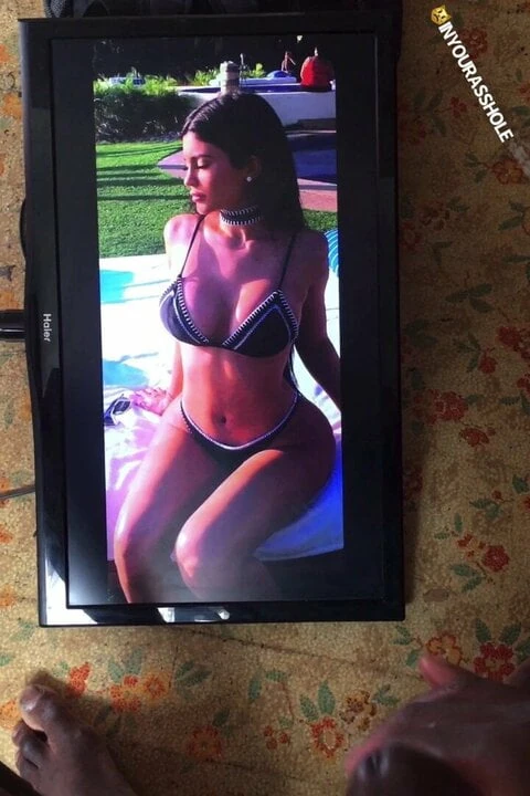 cum tribute