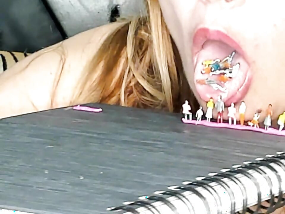 Endoskopi!! Giantess aynı anda 25 üyeyi yuttu