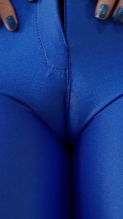 Hot big ass in leggings showing hairy cameltoe | Clip 1