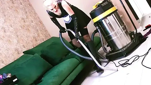 Babysitter Vacumming