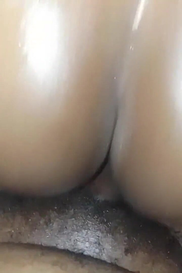 Fingered My Ass and Gave Him a Quicky Cumming in My Pussy