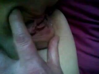 Mi amigo siendo follado con los dedos!