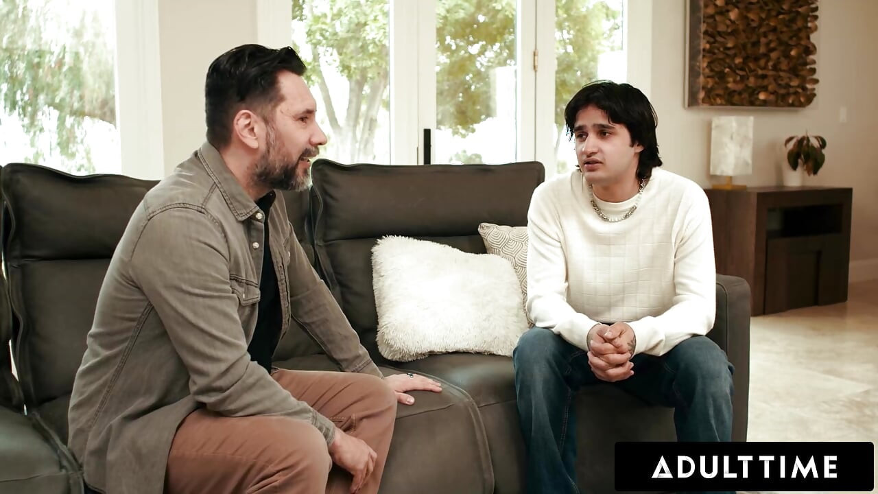 ADULT TIME - garoto virgem se junta com padrasto para foder madrasta com tesão de olhos vendados Dana Vespoli