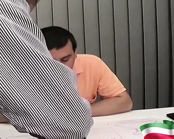 Ateşli bir hemşire ve yarağa aç bir sekreterle iki seks sahnesi