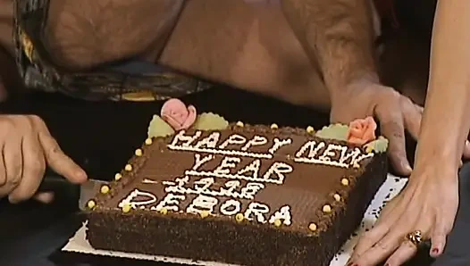 Erstaunliche deutsche schlampen teilen großen schwanz in der anal-geburtstagsorgie