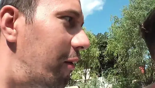 Cewek nakal ini digodain sama cewek nakal di kolam renang sampai mengerang keenakan