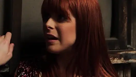 Lezbiyenler deli gibi yalıyor ve eğleniyor