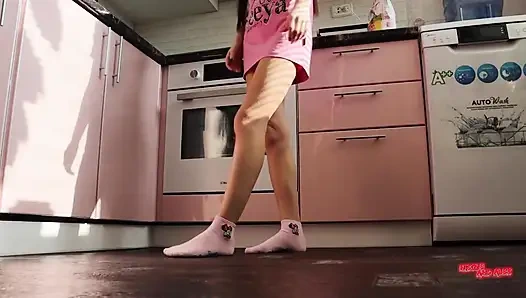 Tetanggaku ngentot sama cewek yang ngentot memeknya di dapur