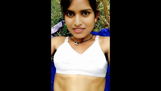 Hermosa chica india tiene sexo