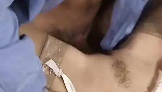 Sıkı götünü domaltarak siktiren mükemmel Alman kadın
