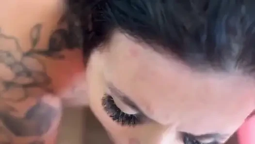 Gadis brasil pantat bahenol ini lagi asik telan sperma hangatnya