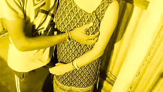 Debor nggak punya kesempatan untuk menolak toket besar dan pantat bahenol tante seksi ini