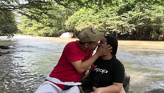 Beni Nehirde Çıplak Gördükten Sonra Dışarıda Genç Bilinmeyen Bir Latin Adamla Sert Bir Seviştim