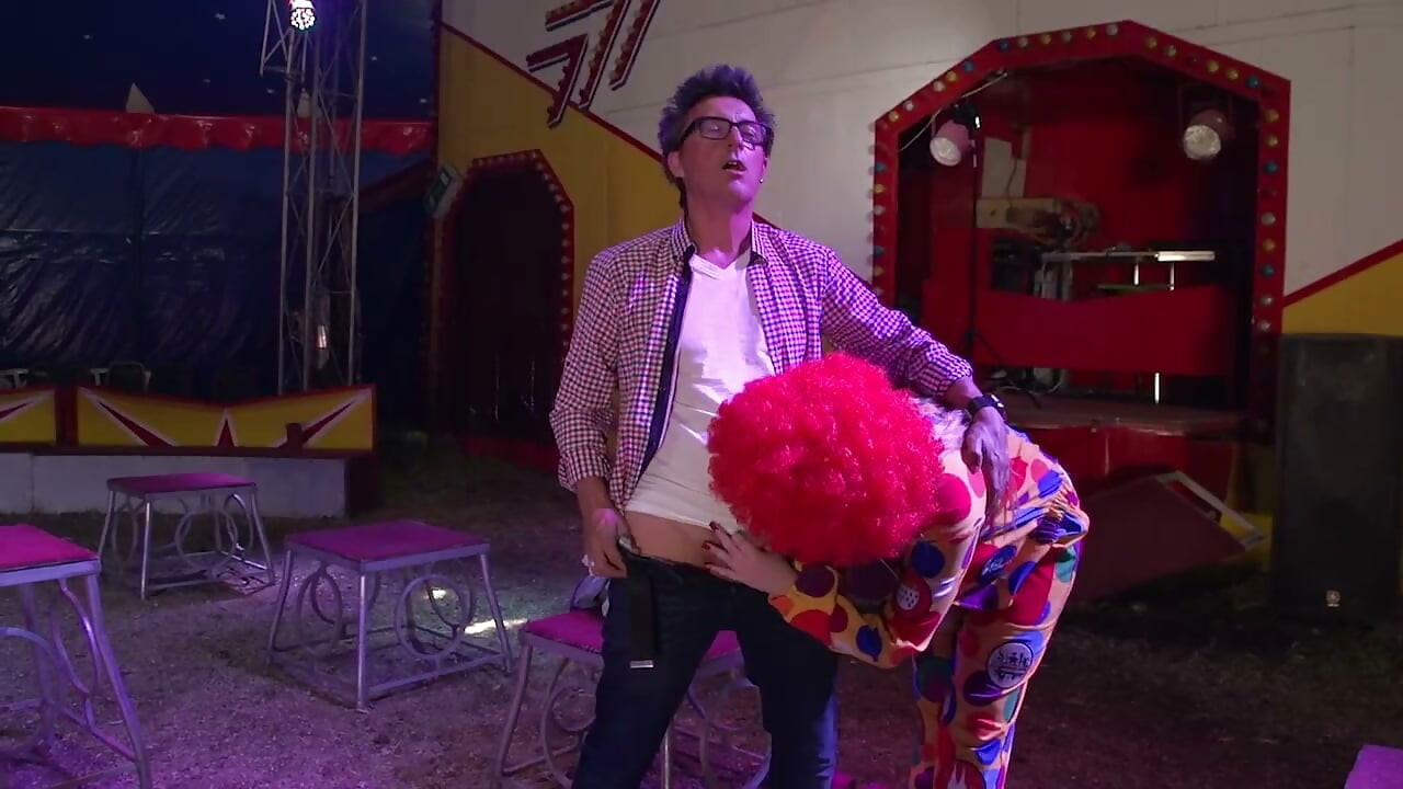 Aventură sexuală la circ!