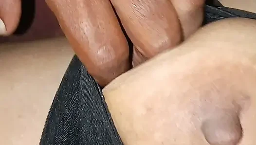 Meri bibi mere dost se chudate huye pakadi gae rat ko