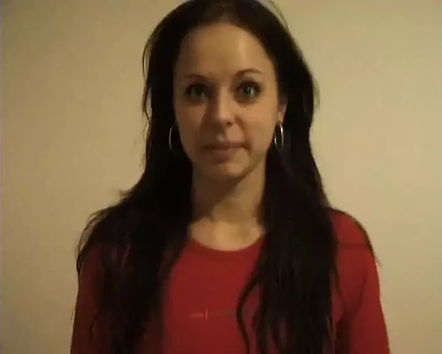 Первое прослушивание Iveta, красивой девушки. сегодня порнозвезда, которая мастурбирует ее бритую киску секс-игрушкой