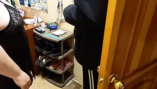 Жена друга дрочит мой член