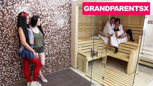 Δύο νεαρές μαθαίνουν πώς να γαμάνε στο σπα