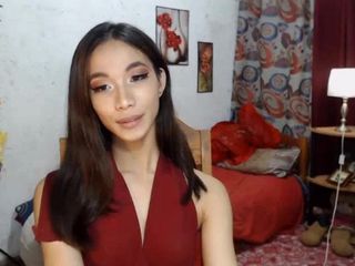 एशियाई ladyboy मरोड़ते उसके लिंग पर cam