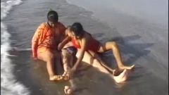 해변에서 즐기는 인도 섹스