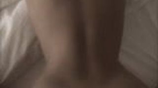 Трах с подружкой с крошечной талией в видео от первого лица