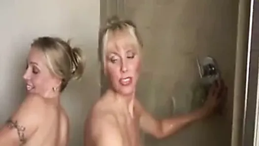 Karen fisher et une salope blonde sexy