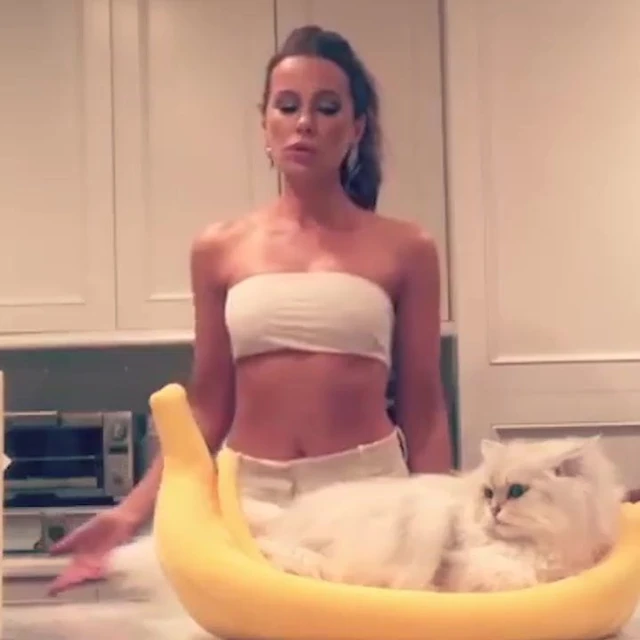Kate Beckinsale dancing at home