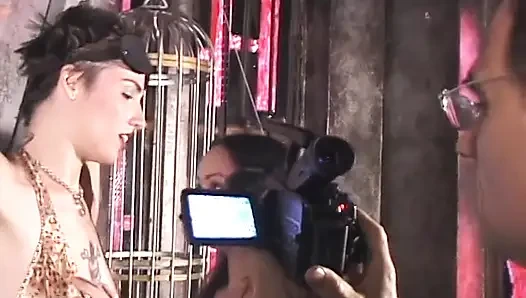 Tonton rekaman seks gadis-gadis nakal lagi beraksi di balik layar