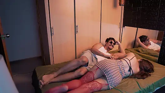 Mencari saudara tiri saya, saya mendapatkan pacarnya, kami bercinta dan dia melihat kami