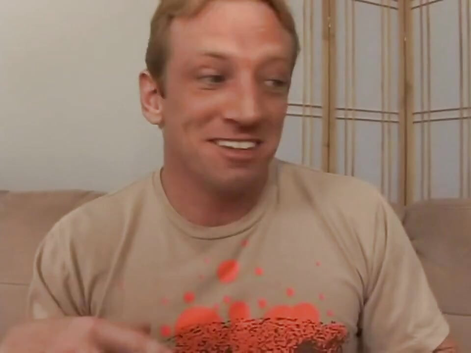 Pelirroja con enormes tetas, sexy milf lamiendo coño follando