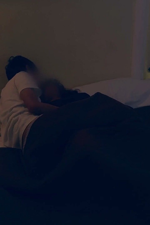 夫に不倫しちゃってるの。彼の友達のチンポに乗るのが大好き