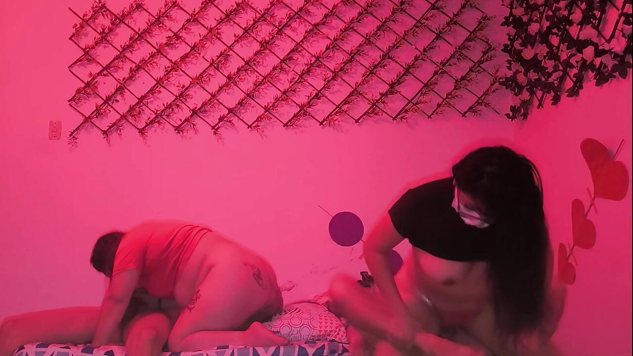 Dois casais fodem simultaneamente com putas baratas da Índia