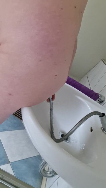 Fat sissy sow cleaning her pussy clean