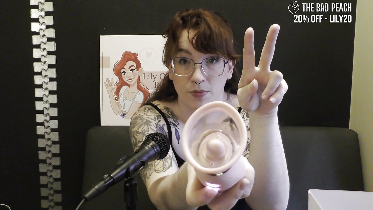 NSFW Review of the Honey Pistil Licking Vibrator From the Bad Peach