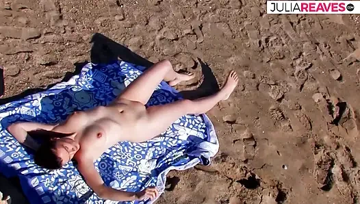 Минет на пляже и анал дома