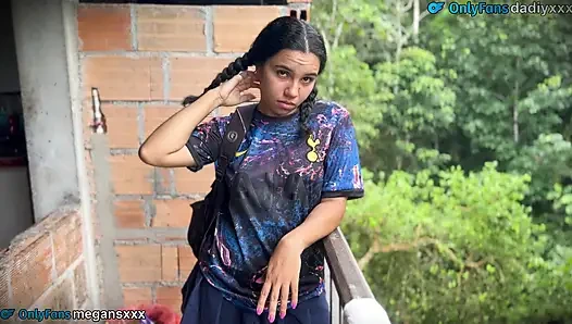 Ass peasant woman comes to my house looking for work.