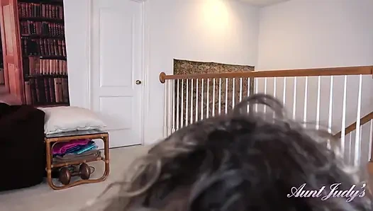 Auntjudys - olgun üvey annen Tia sana tabu sakso çekiyor