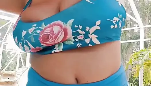 Kamu mau jilat ketiakku?