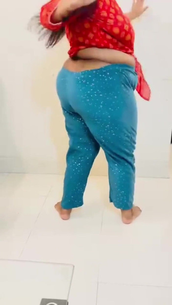 ديسي الهندي تجريب أمام الأخ غير الشقيق ، موتي جاند والي الساخنة أخت غير شقيقة كو رسائل MMS مثيرة | مقطع 1