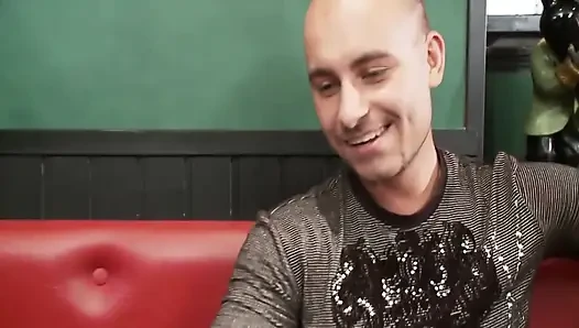 Wilde Orgie: Blonde Schlampen Werden Hart Auf Der Couch Gefickt!