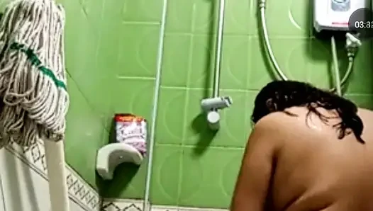 Hanya untuk menonton mandi