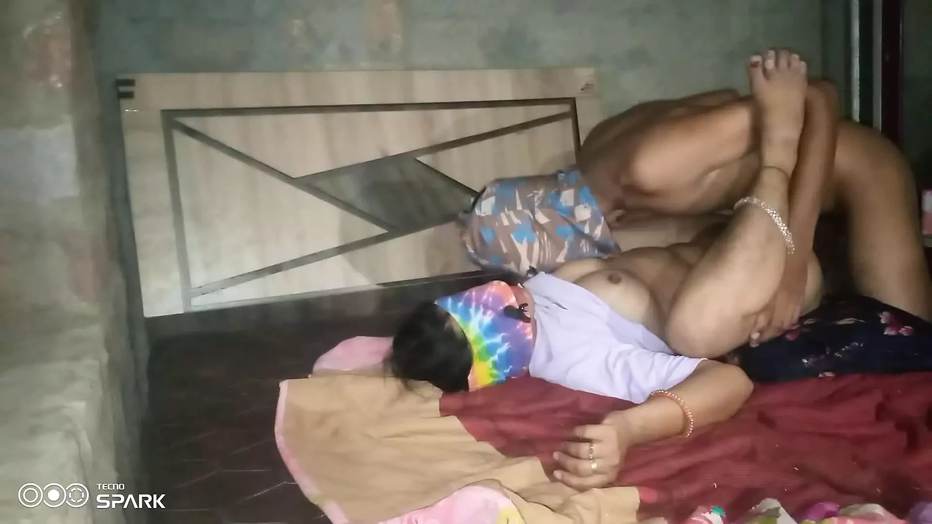 Première baise avant le mariage - vidéo de sexe indienne hd divulguée