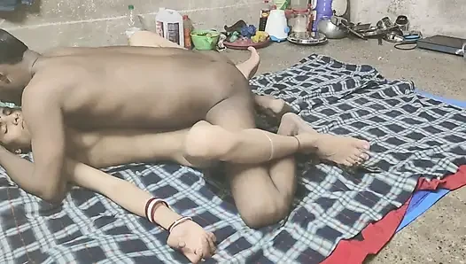 Randi bhabhi chudwane ke liye Bechain thi night sex hindi
