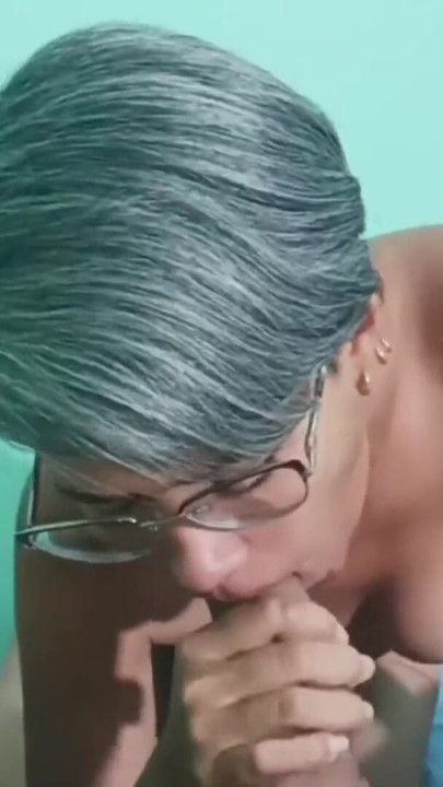 Você fica tão bem quando rasteja no meu pau, meia-irmã, eu enchei seu rosto de sêmen. | Clipe 1