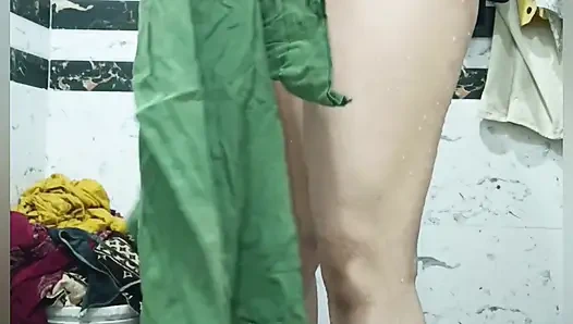 Priya bhabi yeni tarz vücut gösterisi