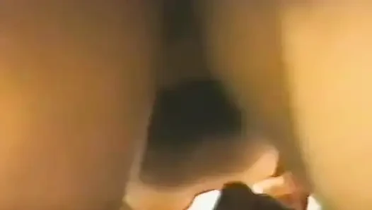 Cewek rambut cokelat dengan toket kecil dientot sama dua pria