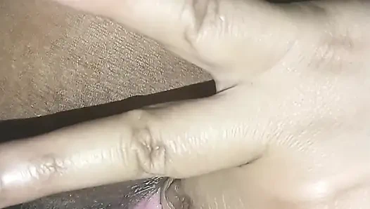 Bhabhi memasukkan jarinya