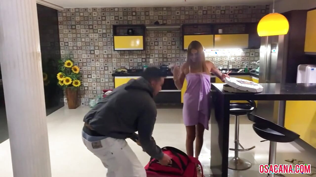 Il fattorino del fattorino delle pizze ci ha messo d'accordo con la ragazza